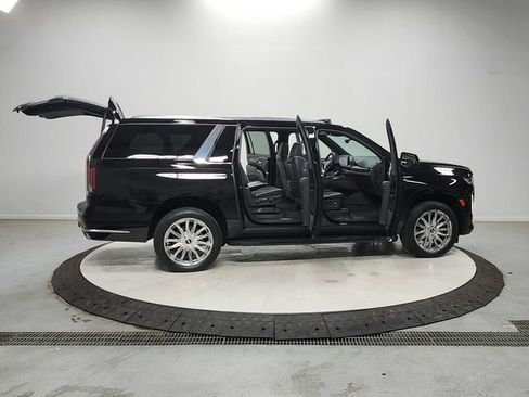 Used 2023 Cadillac Escalade ESV Premium Luxury RWD image 16