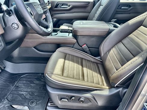 New 2026 GMC Yukon XL Denali Ultimate w/ LPO, Floor Liner Package image 24