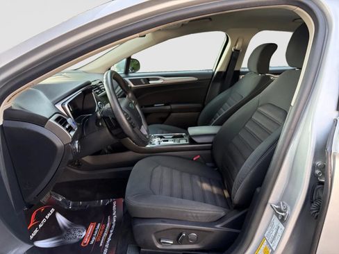 Used 2017 Ford Fusion SE FWD image 12