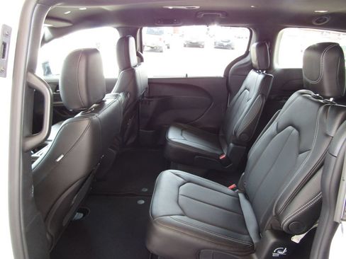 New 2027 Chrysler Pacifica Select AWD/4WD image 33