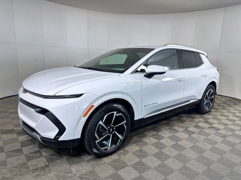 Used 2025 Chevrolet Equinox EV LT w/ Convenience Package image 7