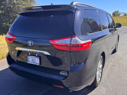Used 2017 Toyota Sienna Limited Premium image 24