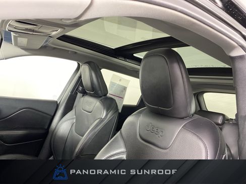 Used 2019 Jeep Cherokee Limited image 2