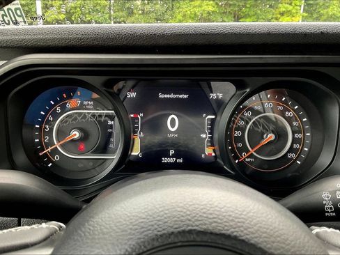 Used 2025 Jeep Wrangler Unlimited Sport AWD/4WD image 16