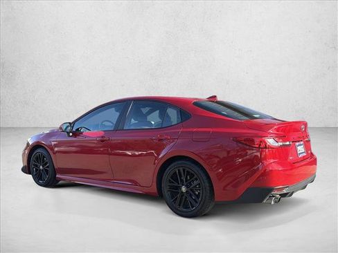 Used 2025 Toyota Camry SE image 7