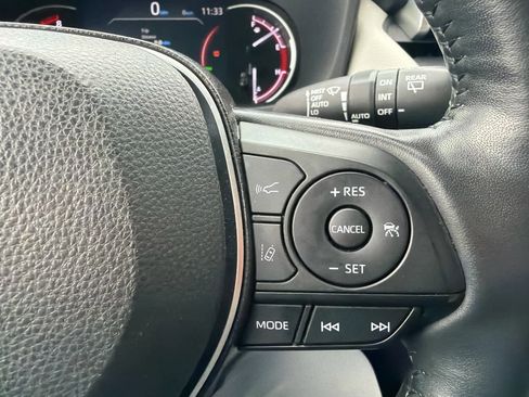 Used 2023 Toyota RAV4 XLE Premium image 18