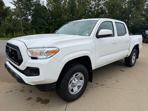 Certified 2023 Toyota Tacoma SR AWD/4WD image 1