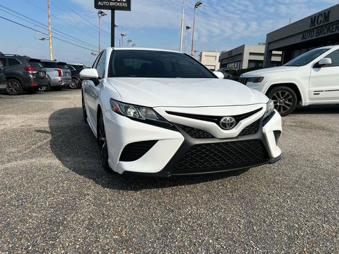 Used 2018 Toyota Camry SE w/ Audio Package image 3
