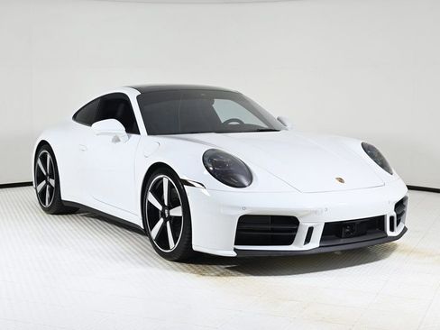 Certified 2025 Porsche 911 Carrera image 9