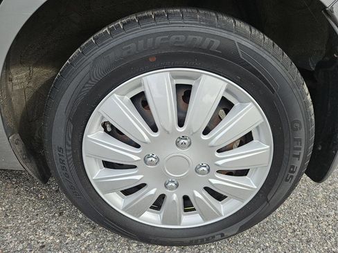 Used 2015 Nissan Versa Note SV FWD image 26