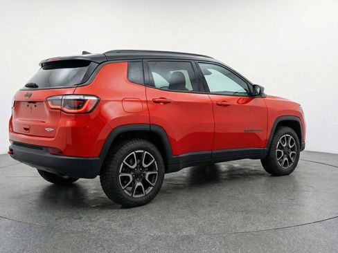 Used 2025 Jeep Compass Trailhawk image 9
