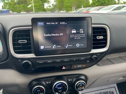 Used 2023 Hyundai Venue SEL FWD image 27