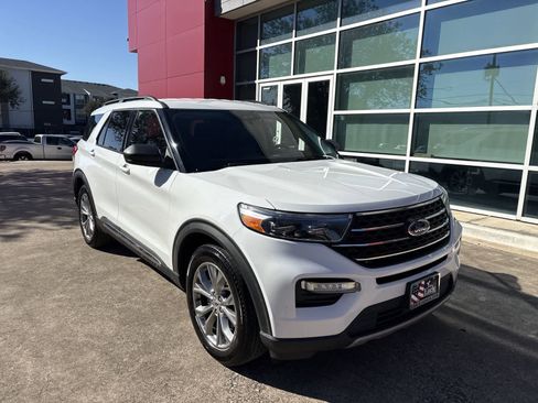 Used 2022 Ford Explorer XLT w/ Equipment Group 202A image 23