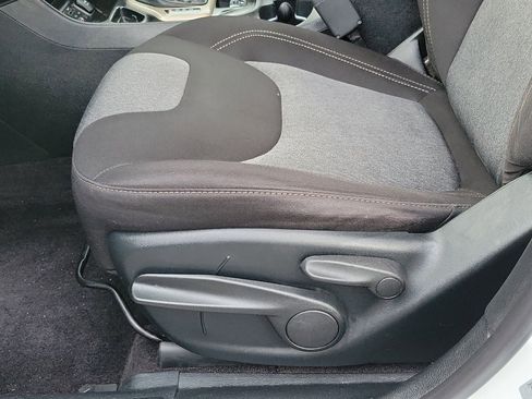 Used 2017 Jeep Cherokee Altitude image 17