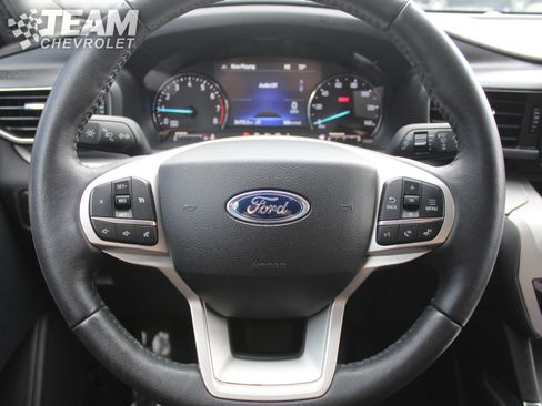Used 2024 Ford Explorer XLT w/ Equipment Group 202A AWD/4WD image 13