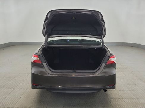 Used 2018 Toyota Camry LE image 29