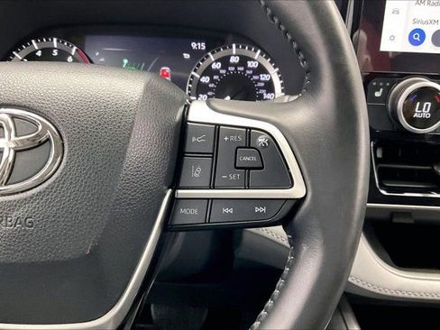 Used 2023 Toyota Highlander XLE FWD image 22