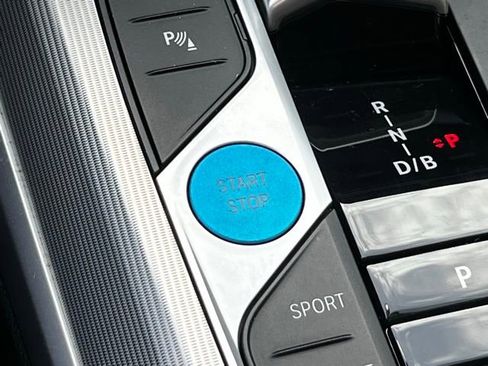 Used 2023 BMW i4 eDrive35 image 21