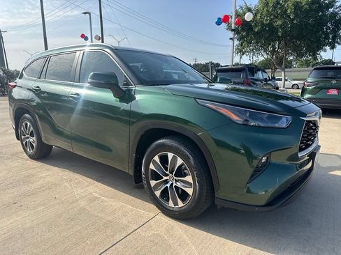 Used 2023 Toyota Highlander XLE FWD image 12