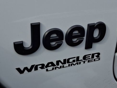 Used 2022 Jeep Wrangler Unlimited Sport image 30
