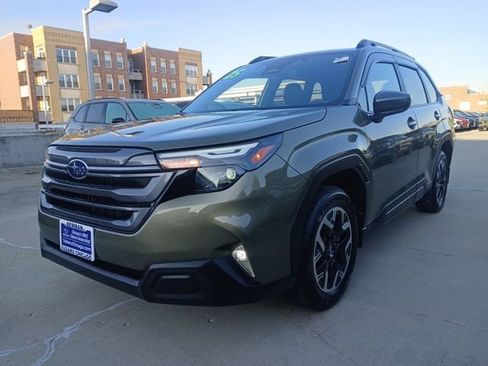 Certified 2025 Subaru Forester Premium AWD/4WD image 7