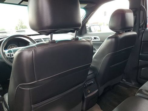 Used 2015 Ford Explorer XLT w/ Equipment Group 202A AWD/4WD image 31