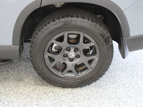Used 2025 Honda Pilot TrailSport image 10