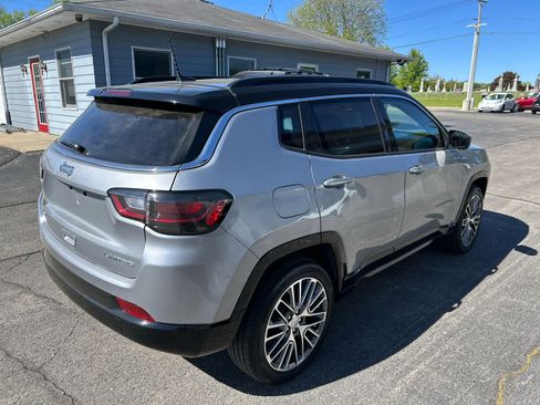 Used 2023 Jeep Compass Limited w/ Elite Group AWD/4WD image 3