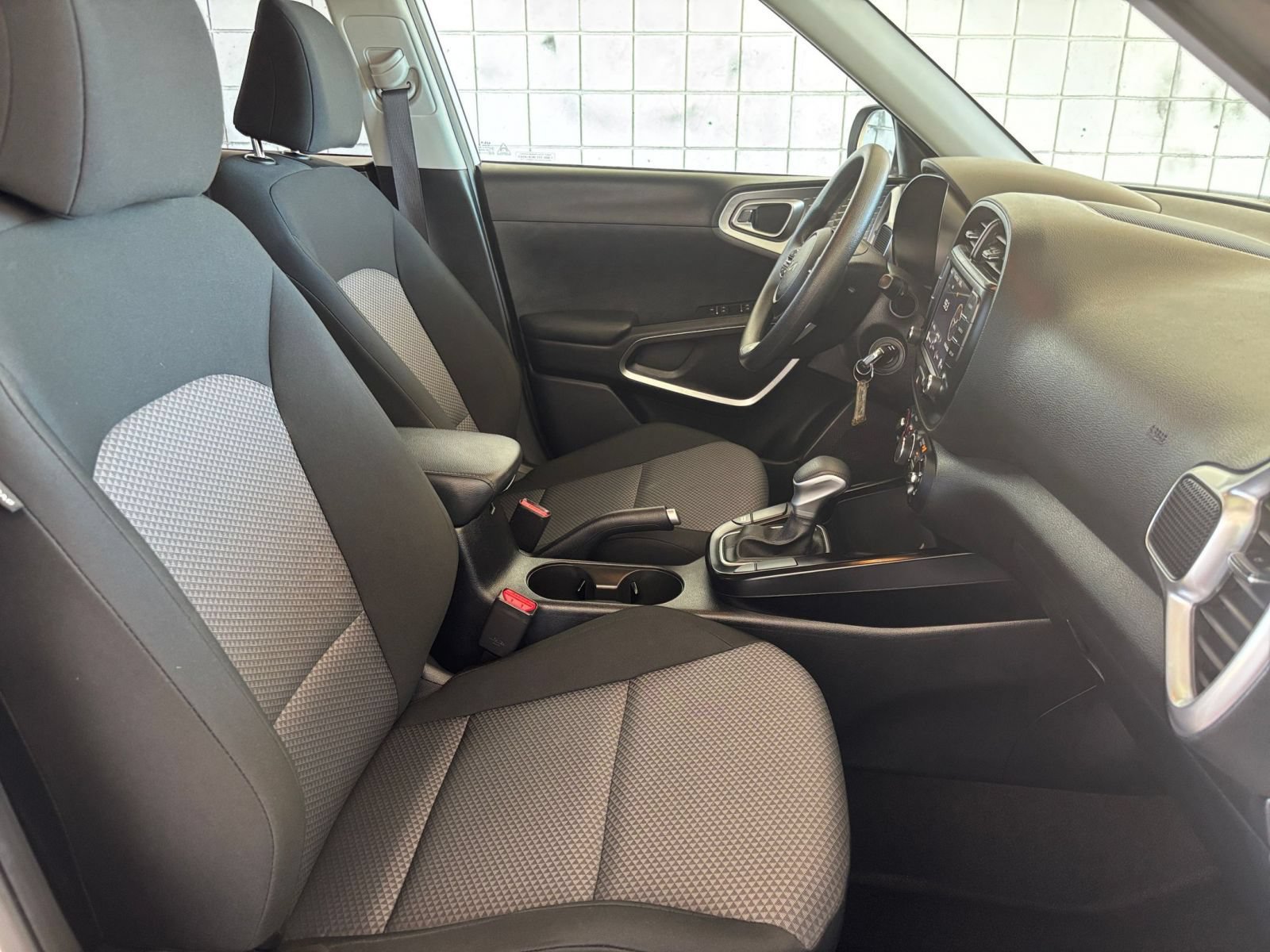 Used 2025 Kia Soul LX w/ LX Technology Package FWD image 33