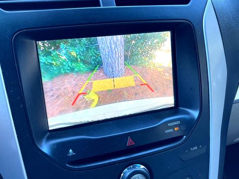 Used 2015 Ford Explorer XLT w/ Equipment Group 202B image 24