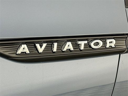 Used 2025 Lincoln Aviator Reserve w/ Luxury Package image 30