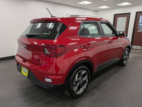Used 2023 Hyundai Venue Limited image 4