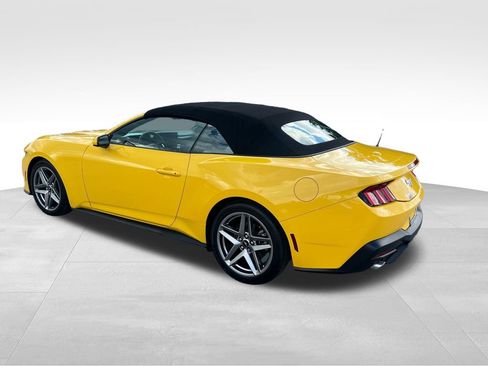 Used 2024 Ford Mustang Convertible image 4
