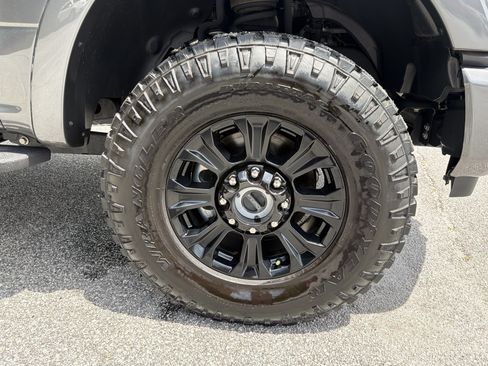Used 2022 Ford F350 Platinum w/ Tremor Off-Road Package AWD/4WD image 13