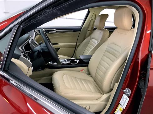 Used 2014 Ford Fusion SE w/ Equipment Group 202A image 6