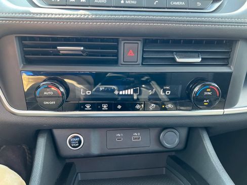 Used 2023 Nissan Rogue SV AWD/4WD image 16