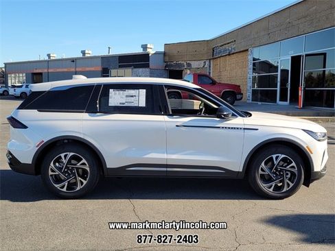 New 2026 Lincoln Nautilus Premier image 2