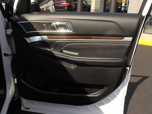 Used 2018 Ford Explorer Limited w/ Equipment Group 301A AWD/4WD image 15