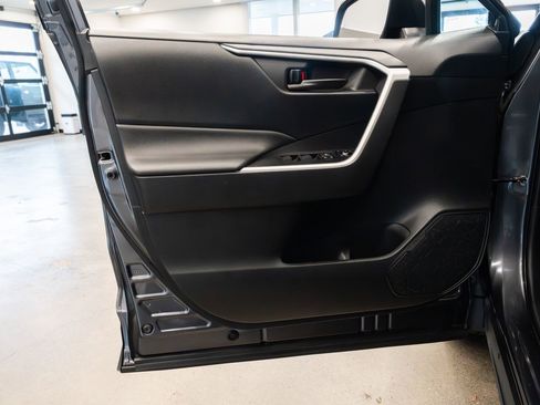 Used 2021 Toyota RAV4 LE image 15