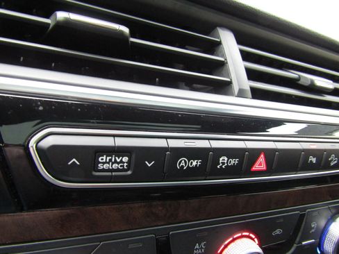 Used 2017 Audi Q7 3.0T Premium Plus w/ Premium Plus Package image 39