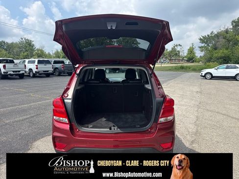 Used 2021 Chevrolet Trax LT w/ Premium Seat Package FWD image 20