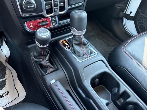Used 2023 Jeep Gladiator Rubicon w/ LED Lighting Group AWD/4WD image 18