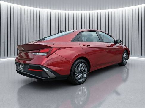 Used 2024 Hyundai Elantra SEL FWD image 4