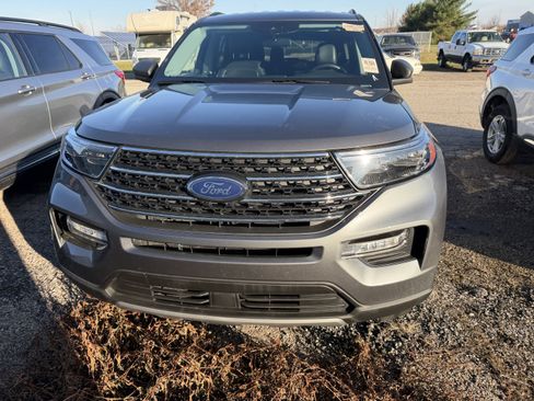 Used 2023 Ford Explorer XLT w/ Equipment Group 202A image 2