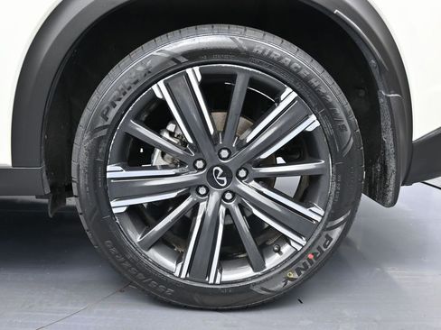 Used 2021 INFINITI QX50 Luxe w/ Appearance Package image 11