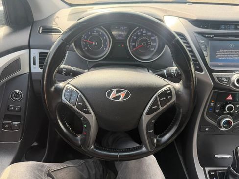 Used 2014 Hyundai Elantra w/ Option Group 2 FWD image 12