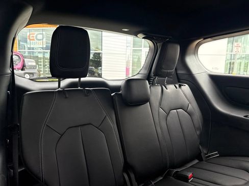 New 2027 Chrysler Pacifica Select AWD/4WD image 13