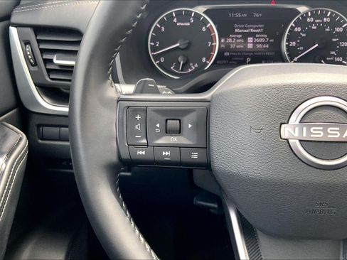 Used 2025 Nissan Rogue SV FWD image 19