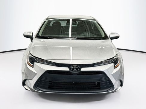 Used 2024 Toyota Corolla LE FWD image 2