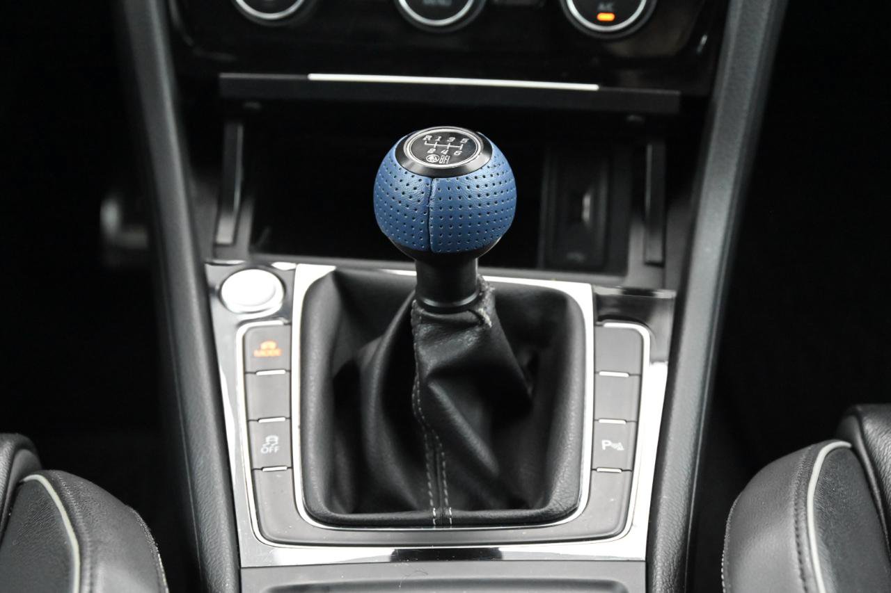 Used 2019 Volkswagen Golf R 4-Door AWD/4WD image 31